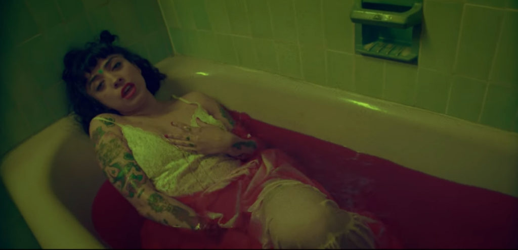 Mon Laferte estrena “Canción de Mierda”, mira el video