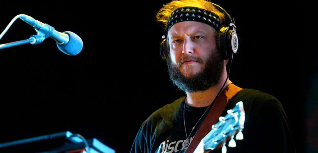 Bon Iver lanza su nuevo álbum ‘i,i’ con 3 semanas de anticipación