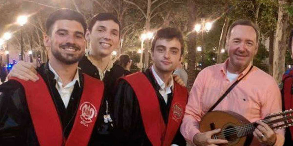 Kavin Spacey tuna Universidad de Sevilla canción La Bamba