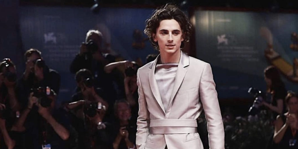 Timotheé Chalamet deslumbra a todos con su outfit en el Festival de Venecia