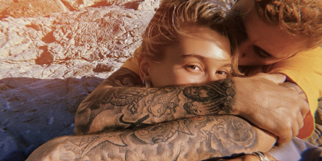 Hailey Bieber se tatuó ¡el cuello!