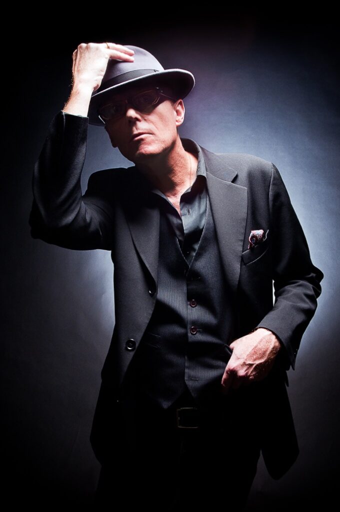 DAVID J: oscuro, colorido, creativo – Entrevista