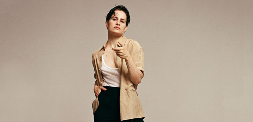 Christine and the Queens coverea 'Blinding Lights' de The Weeknd