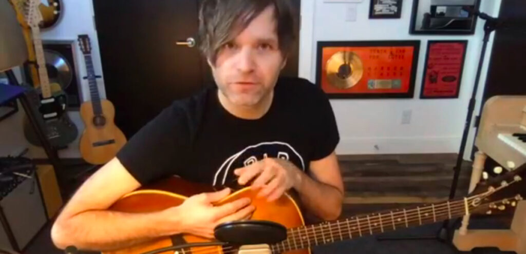 Ben Gibbard comparte rarezas de Death Cab For Cutie en su nuevo livestream