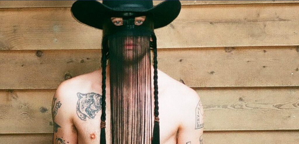 Orville Peck celebra un año de su álbum debut con este homenaje