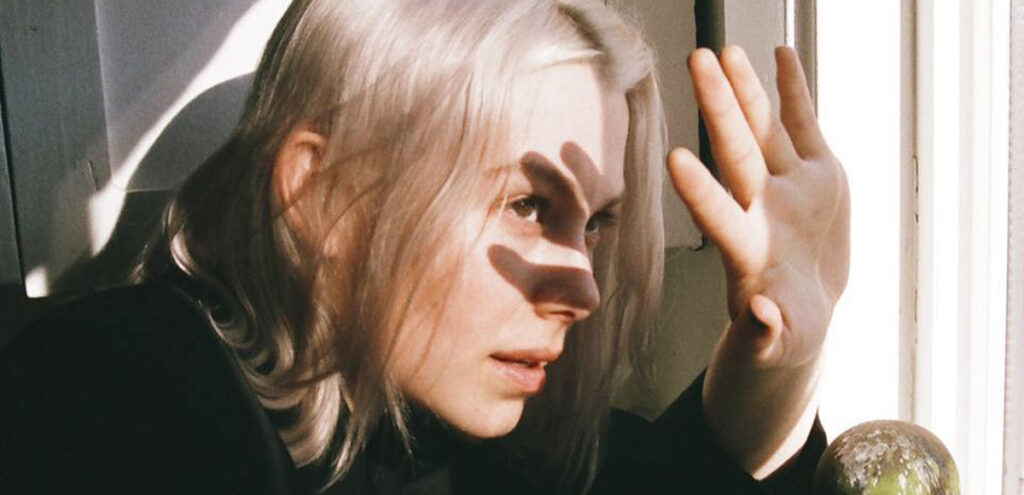 Mira a Phoebe Bridgers coverear a Conor Oberst en su cuarentena