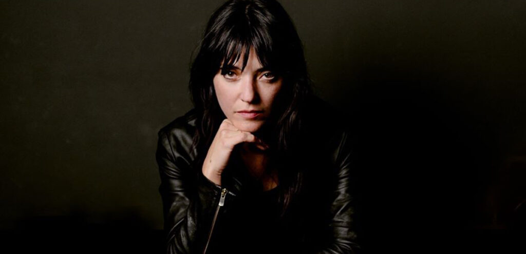 Sharon Van Etten estrena Staring at a Mountain.