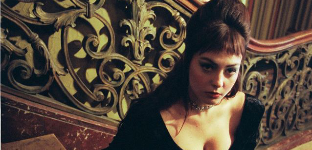 Angel Olsen estrenó dos canciones en su último live stream