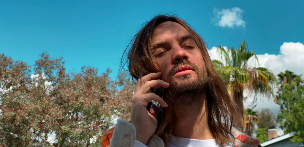 Tame Impala y The Streets ya estrenaron su canción colaborativa