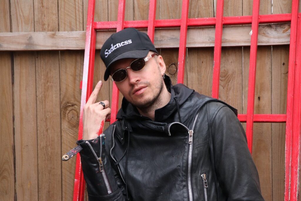 DJ se disculpa después de tocar en una fiesta clandestina en Brooklyn durante la pandemia