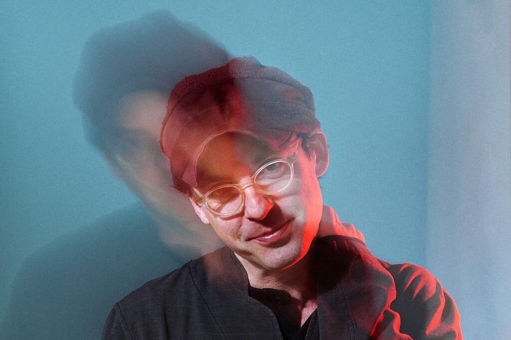 clap-your-hands-say-yeah-where-they-perform-miracles