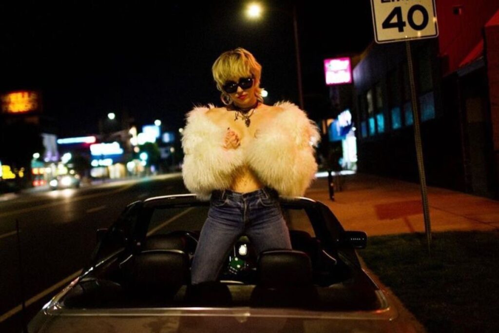 miley-cyrus-super-bowl-show-2021