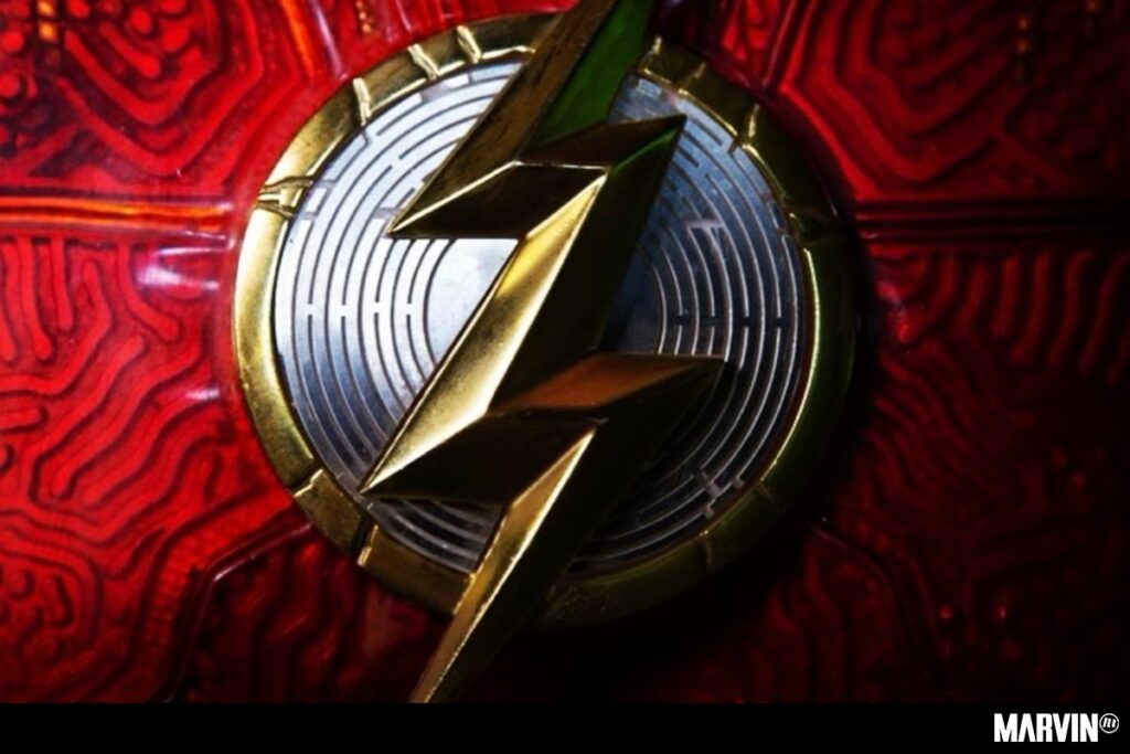 the-flash-director-traje-logo-andy-muschietti (1)