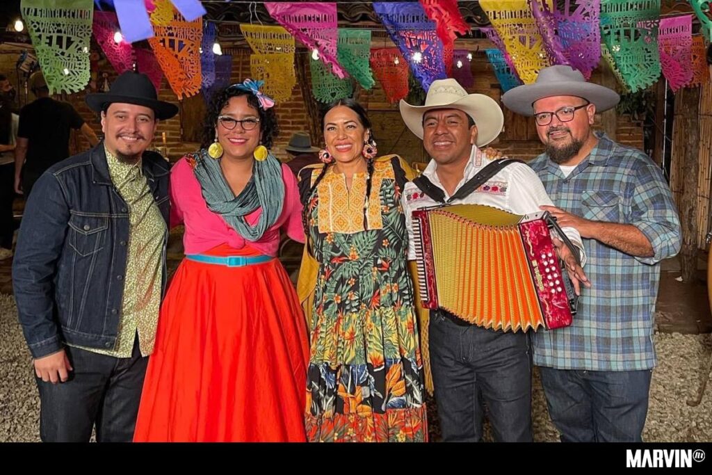 la-santa-cecilia-lila-downs-quiero-verte-feliz
