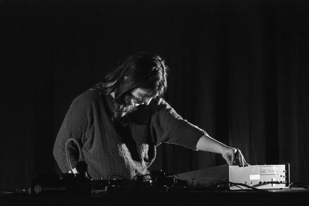 Café Marvin las celadoras de Sarah Davachi