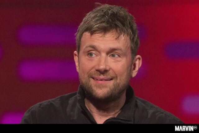 Damon Albarn cree que estando de tour accidentalmente llegó a comer mono y perro