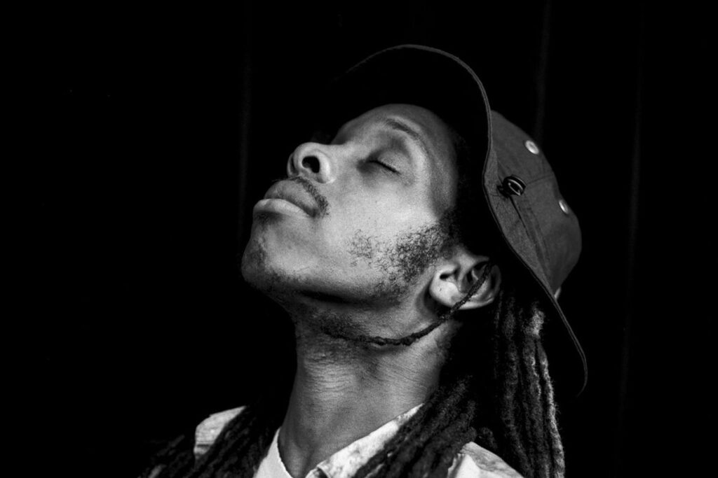 Café Marvin raices de versos con NeONE The Wonderer