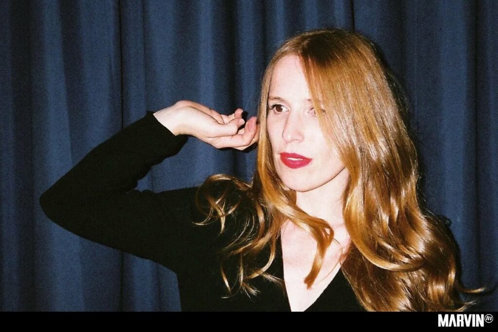 anna-prior-metronomy-cancion-solista