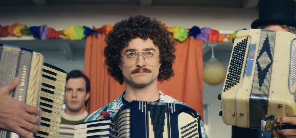 Mira el tráiler de la nueva biopic de Weird Al Yankovic protagonizada por Daniel Radcliffe 1 F9658C35 DDD7 4920 81E8 20FF083D48D5
