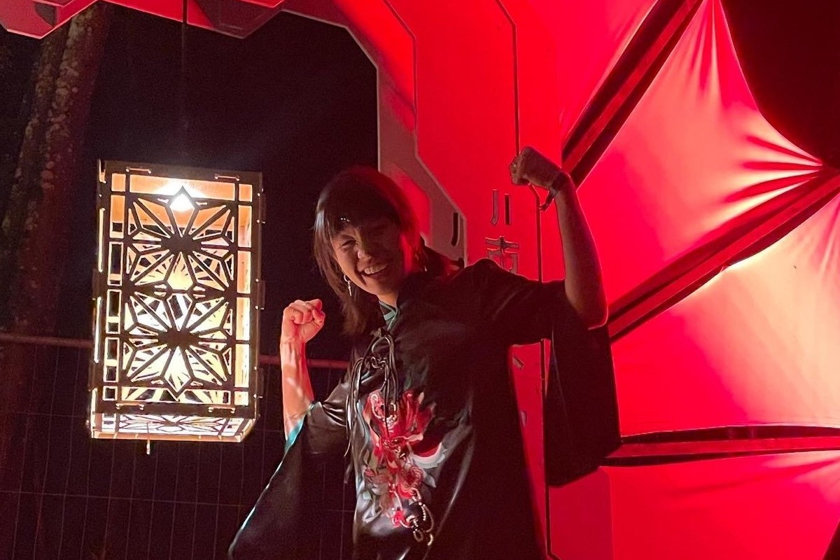 Café Marvin florece rotundo con Polygonia