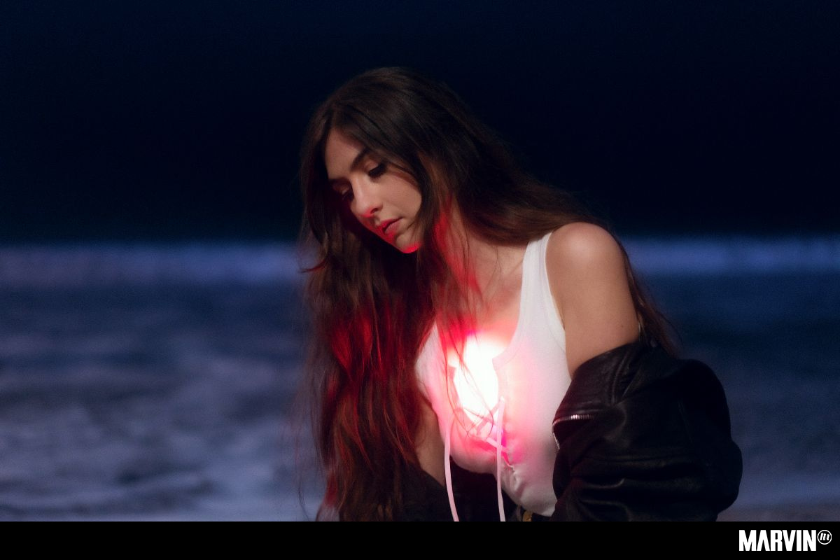 Weyes Blood canta desde el centro de la fatalidad