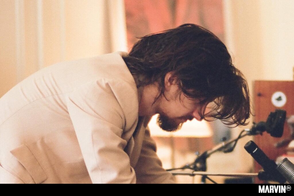 alex-turner-arctic-monkeys-cancion-funeral