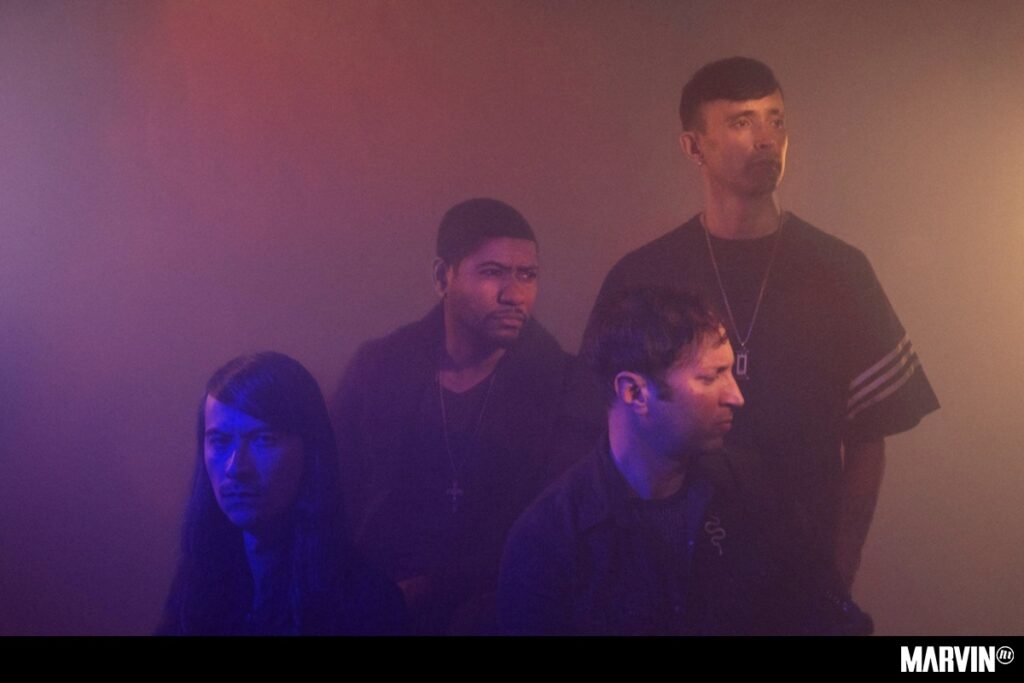 Algiers: hacer  el mundo arder con sólo “73%” (de lo que sea)