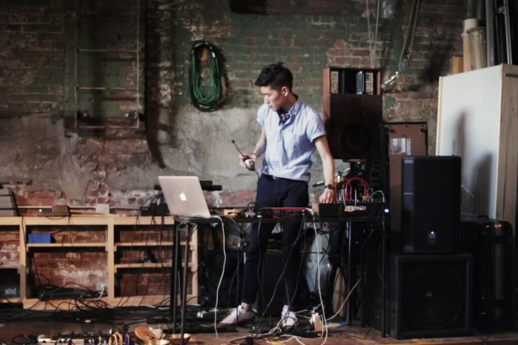 Café Marvin aferrado a una nota en el caos con Hiroshi Ebina