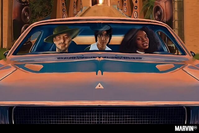 Café Marvin con asas de oro y Mark de Clive-Lowe