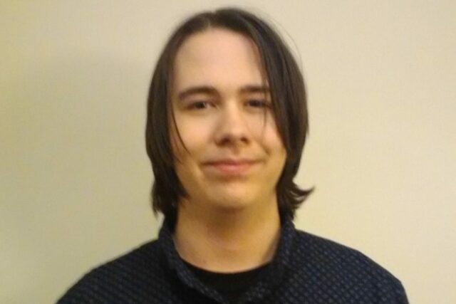 Café Marvin abrazando entes al final del bosque  con Brady Matteson