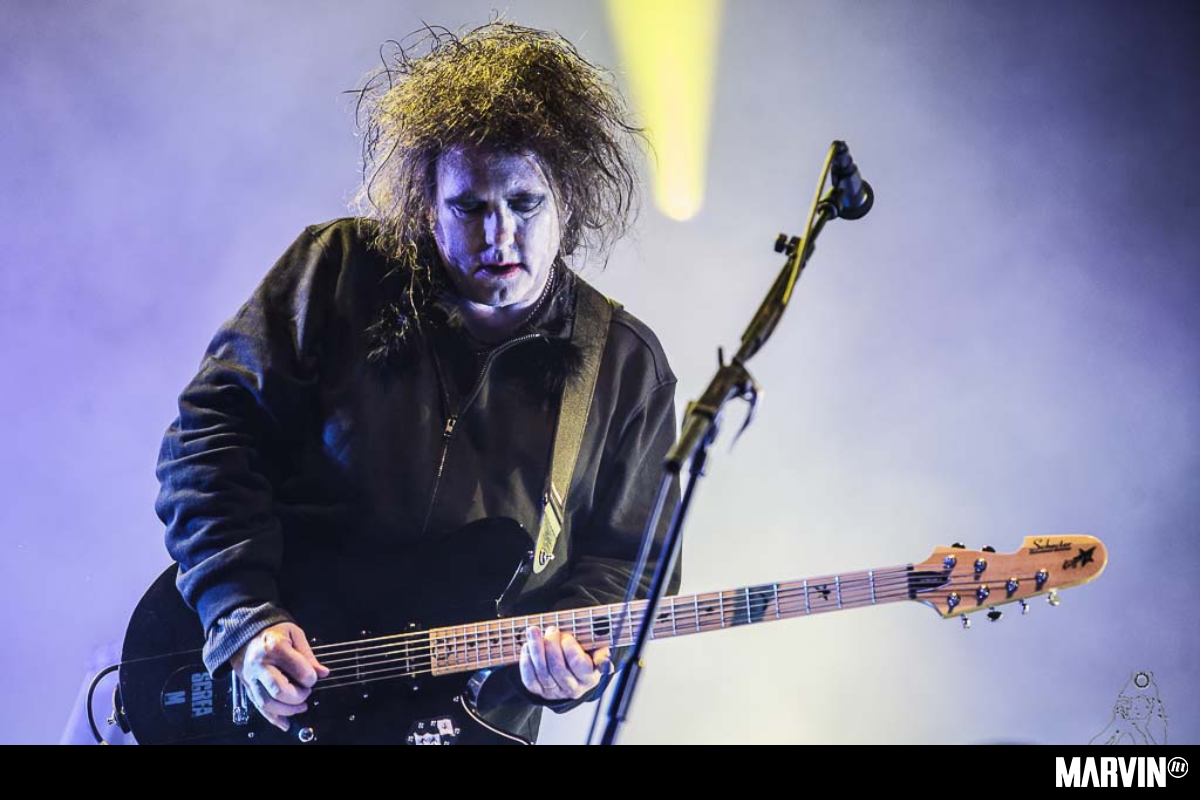 Letras que escribió Robert Smith fuera de The Cure - Revista Marvin