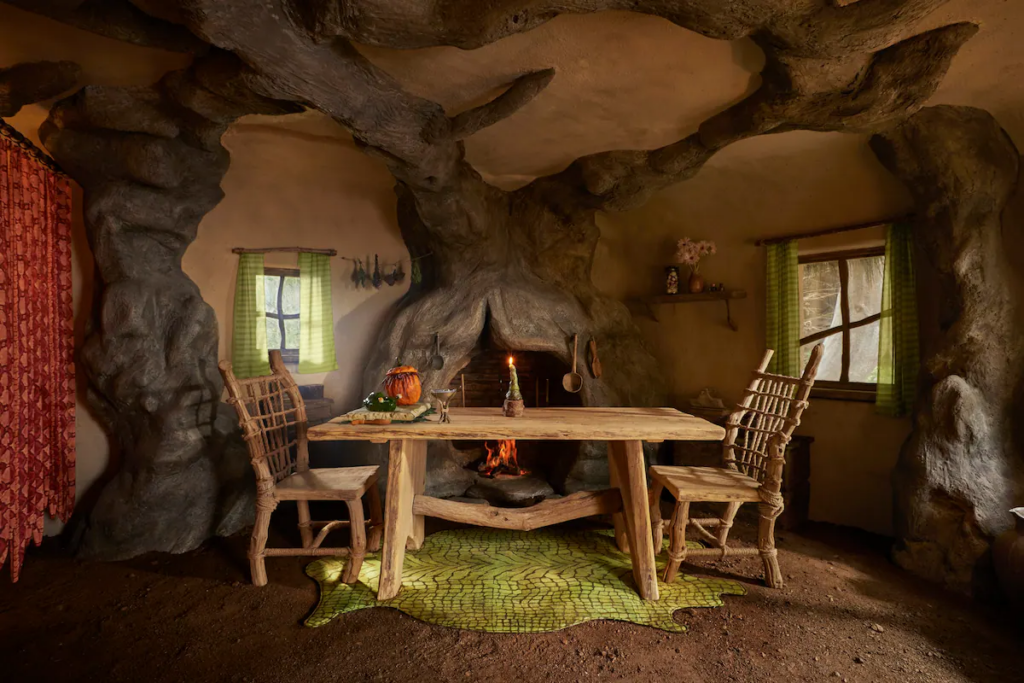 El pantano de Shrek es recreado y lo puedes rentar para pasar tus vacaciones 1 El pantano de Shrek en Airbnb