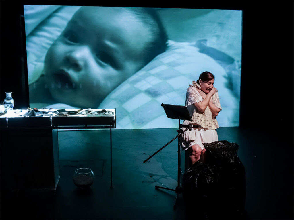 El Silencio que Abrasa por Teatro UNAM