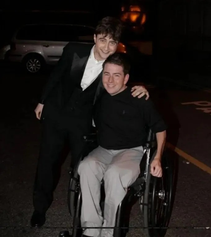 Daniel Radcliffe desentierra la conmovedora historia de su doble que quedó paralítico al grabar 'Harry Potter' 1 395315916 729700505853071 8873982364303631617 n