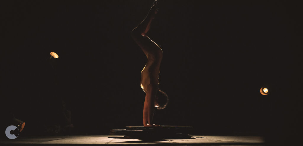 Infinito, circo contemporáneo en el Foro A poco No 2 SA1 1532 cc