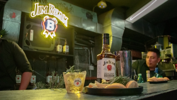 Marvin & Jim Beam iluminaron con luz negra la CDMX 6 marvin jim beam cdmx concierto trippin you 11