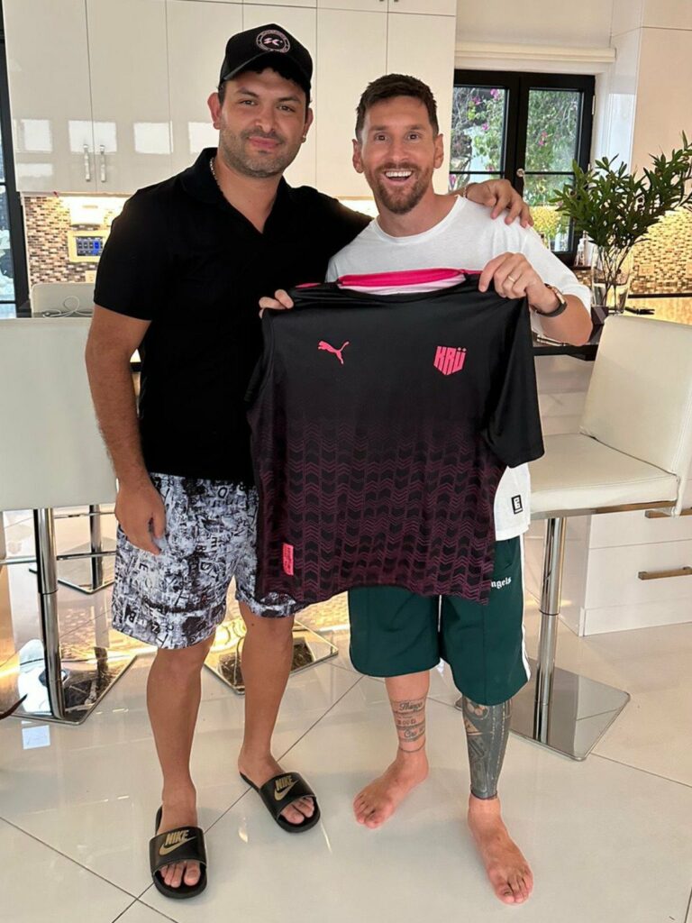 Messi será dueño de un equipo de deportes electrónicos junto al Kun Agüero 4 F WPzUIawAAHC26