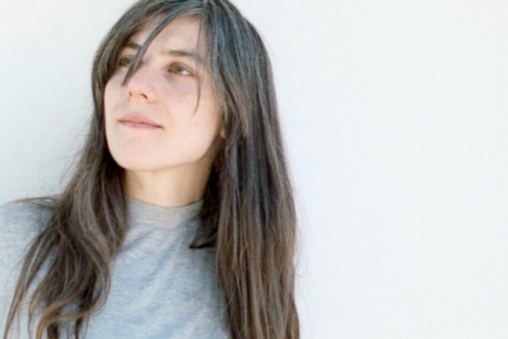 Café Marvin ondeando mutaciones con Julia Holter