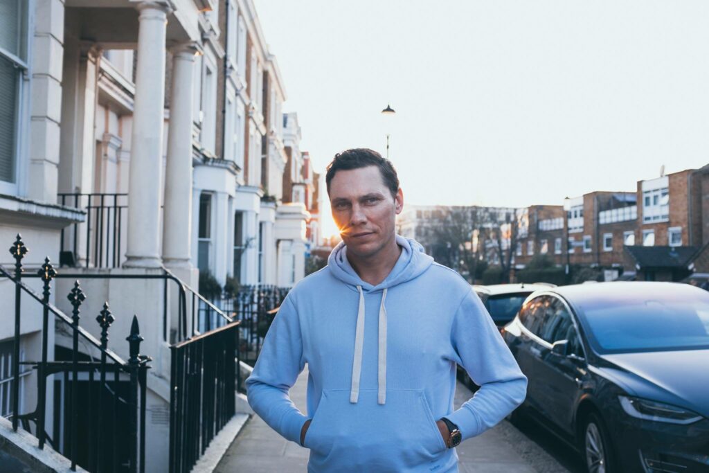 Tiësto cancela participación como DJ en el Super Bowl