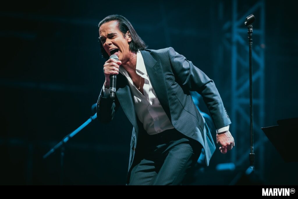 Nick Cave se une al bajista de Radiohead en la intensa “Wild God”