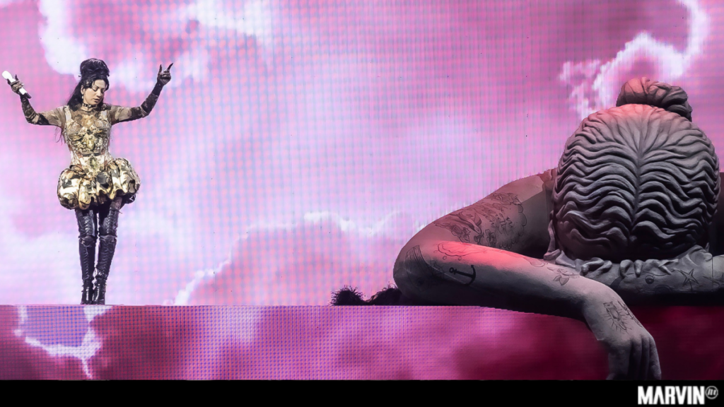 Mon Laferte apunta fuego hacia el Auditorio Nacional