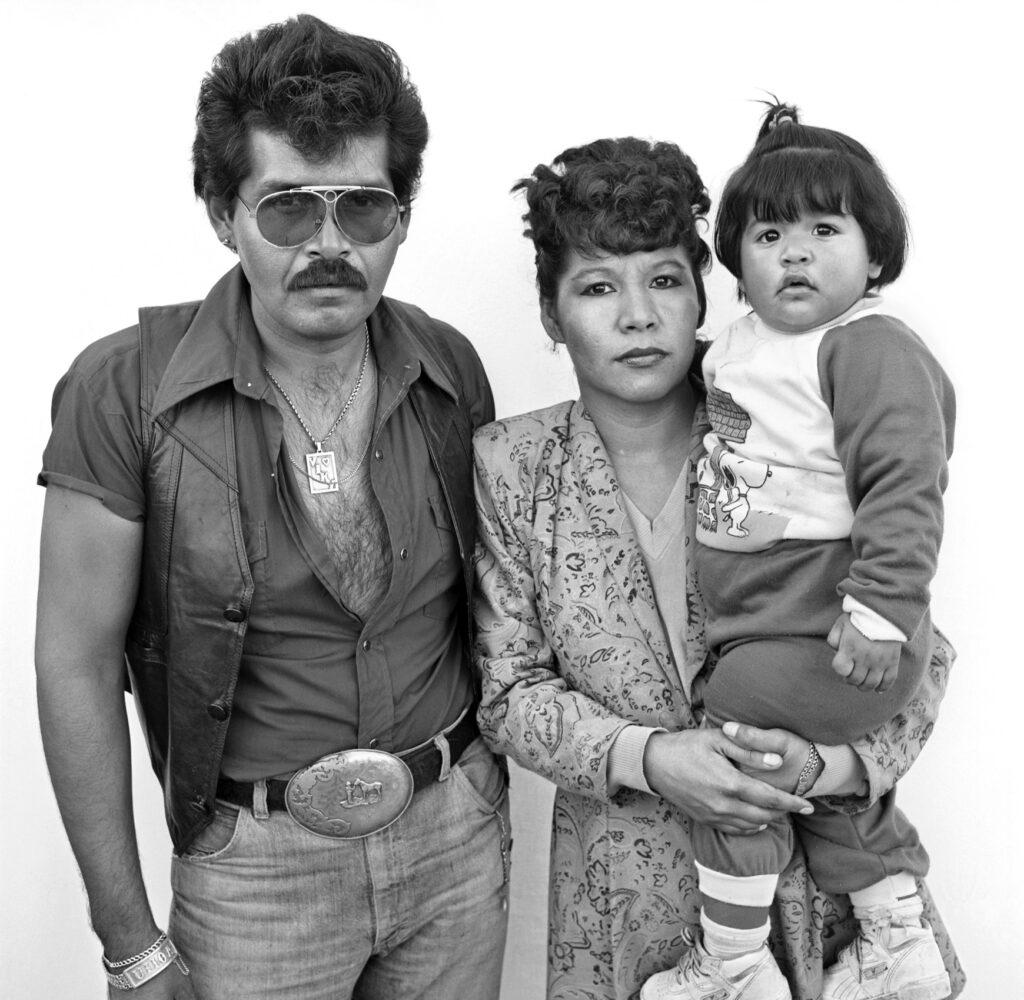 Nuevo León: El Futuro NO Está Escrito expo en MARCO 5 Juan Rodrigo Llaguno De la serie Retratos de Domingo 1990 1991