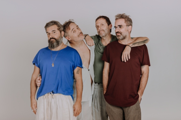 Love of Lesbian: "Manejamos drama con humor, y eso es muy complicado que salga bien" 3 love of lesbian entrevista palacio de los deportes 5