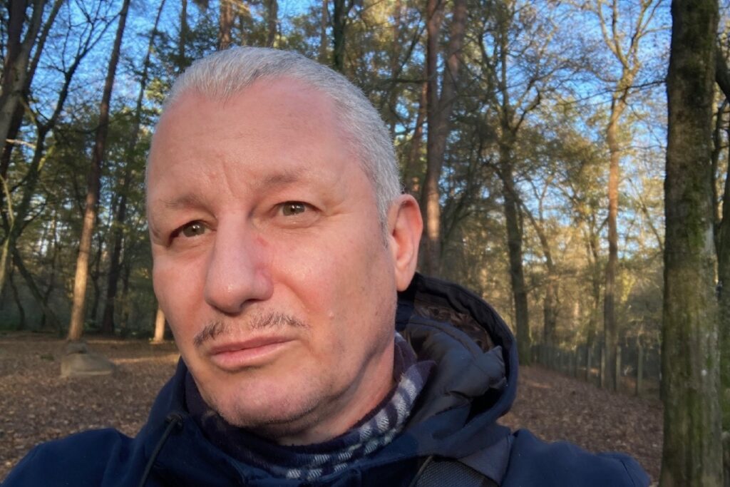 Café Marvin procesando en sonrisas los malos humores con Schlammpeiziger