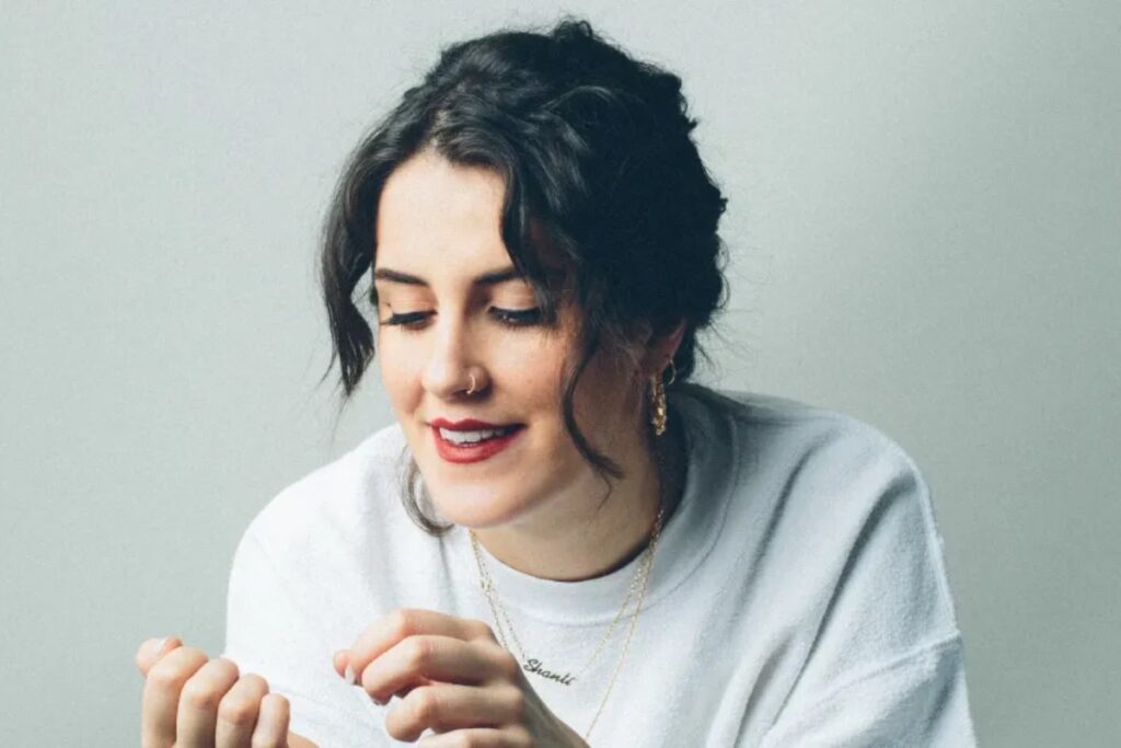 Café Marvin y la buscada toxicidad del azul con Shanti Celeste