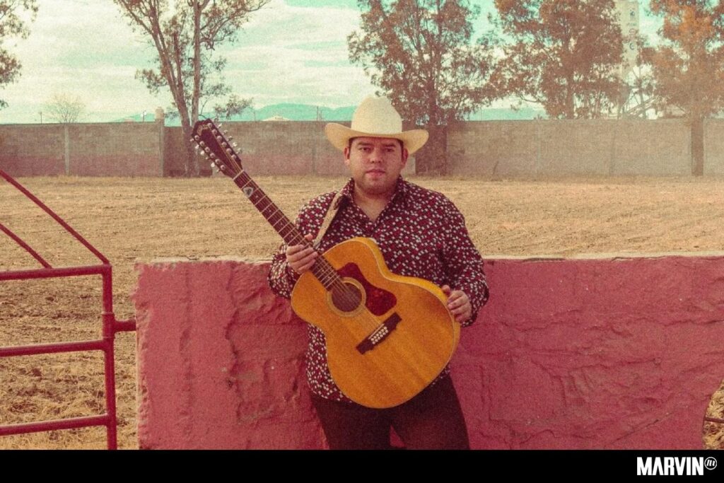 Samuel Herrera suelta despecho western en “Te borro esta noche”