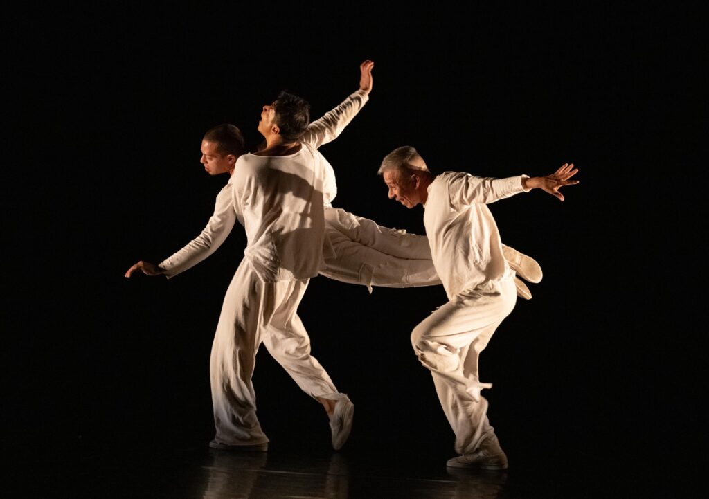 El Circo ContemporaNEO Danza Multidisciplinaria de Emmanuel Adamez 1