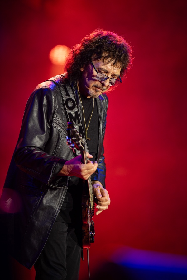 ‘Back to the beginning’: Ningún DeLorean nos devolverá a Sabbath 13 back to the beginning black sabbath resena 9