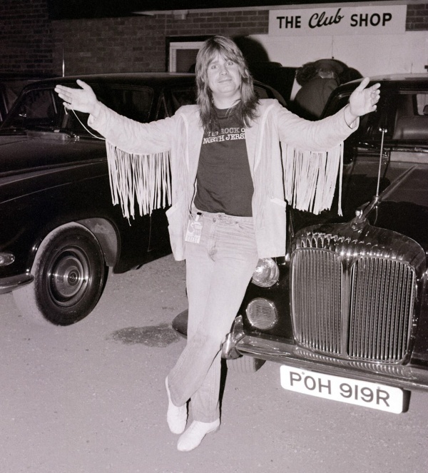 Ozzy y su licencia de manejo: 30 años de espera, un par de copas y unas líneas 1 ozzy osbourne autos coleccionista licencia manejo 1