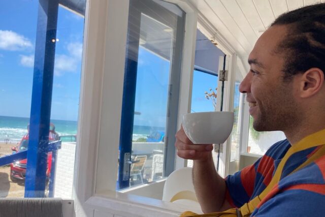 Café Marvin elucubrando parado con Thirdspace